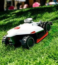 Alternative view of Robot cortacésped sin cables Luba 2 AWD 5000X
